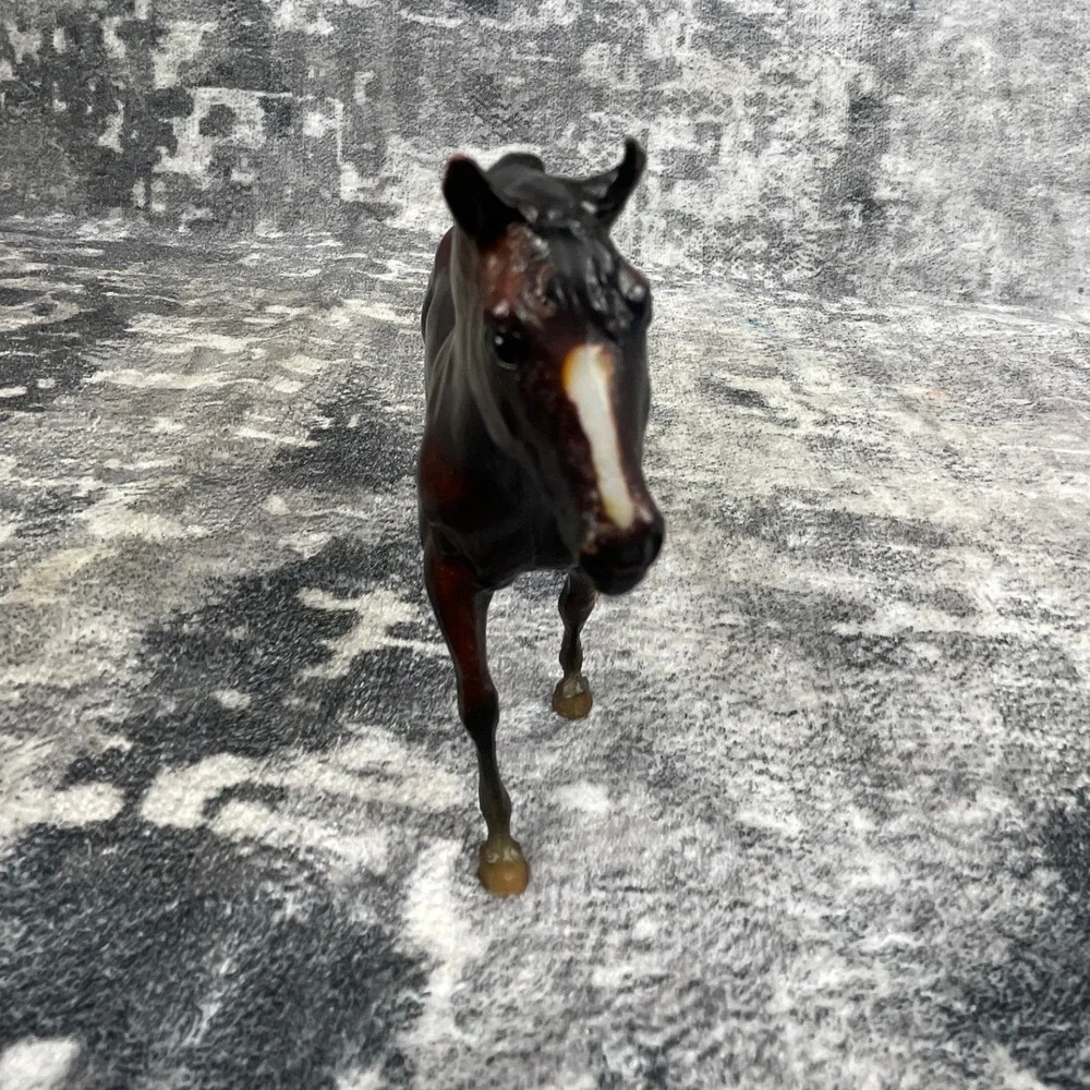 Breyer BMC Walking Horse Dark Brown Pale Leg Nose‎ Blaze Equestrian Figure